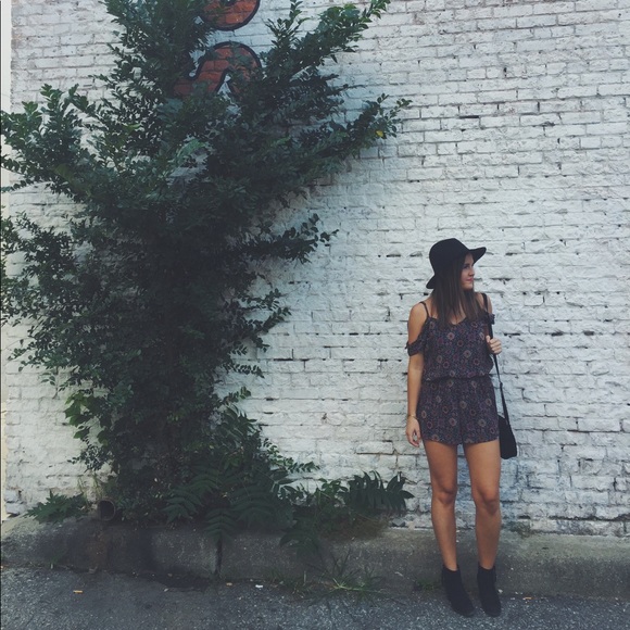 Meet your Posher, Megan - Picture 3 of 3